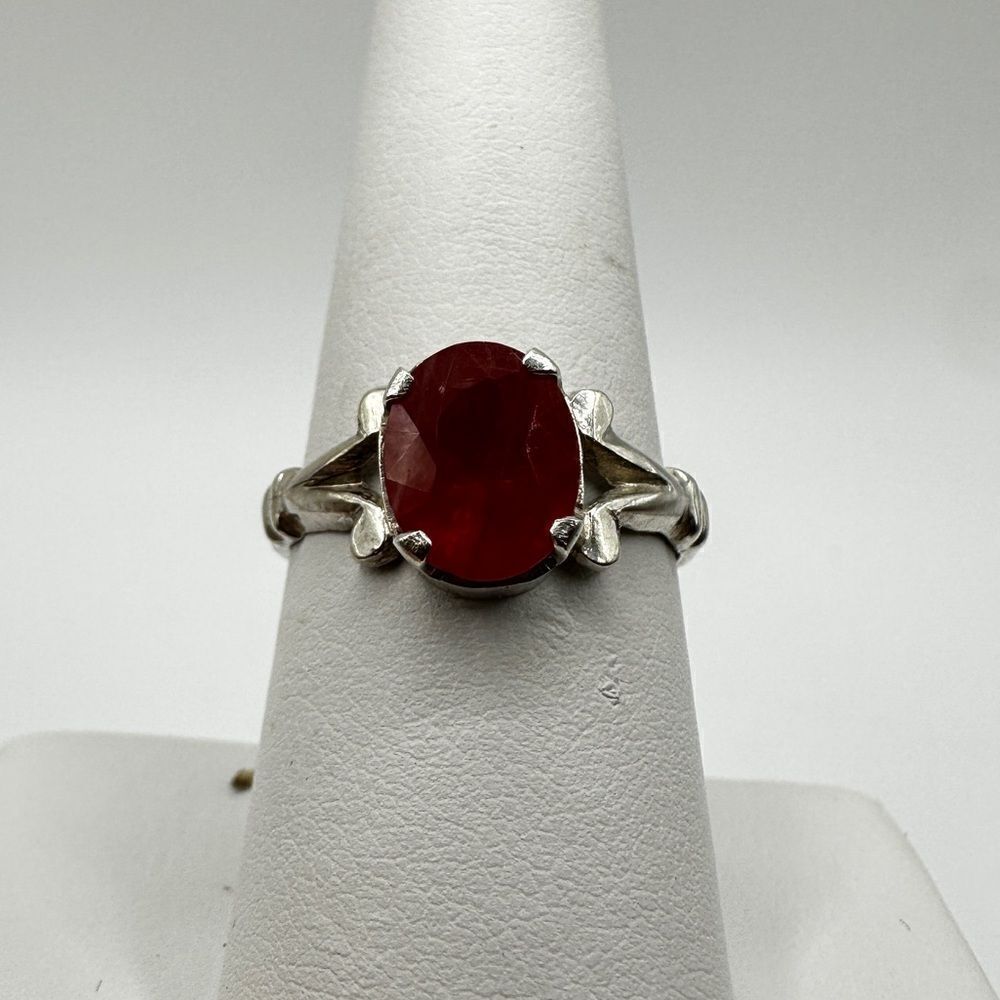 SALE!‎ Dyed faceted oval cut stone solitaire in silver tone ring! - Picture 11 of 12